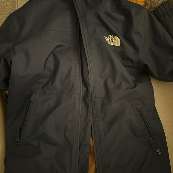 Boy’s North Face jacket - Picture 5 of 5